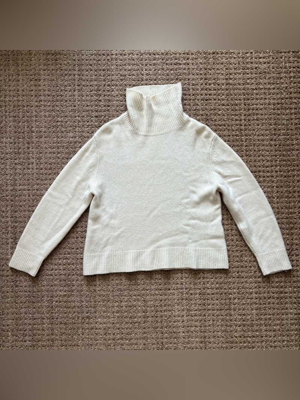Aritzia Cream Sweater S